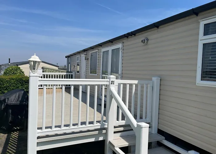 21 Riverview, Allhallows