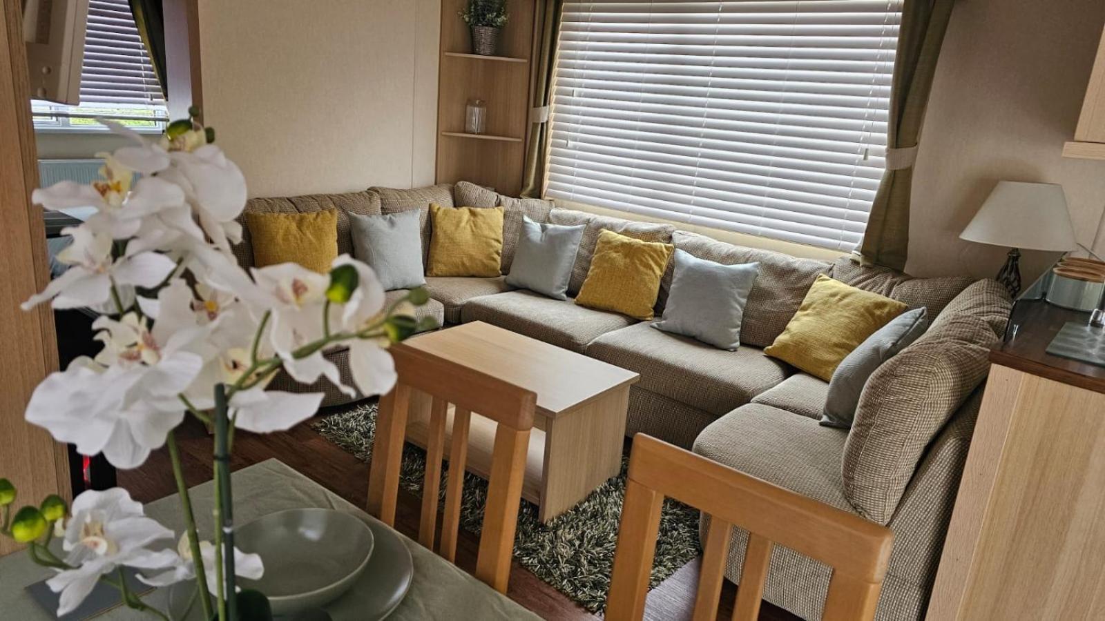 Apartment 21 Riverview, Allhallows